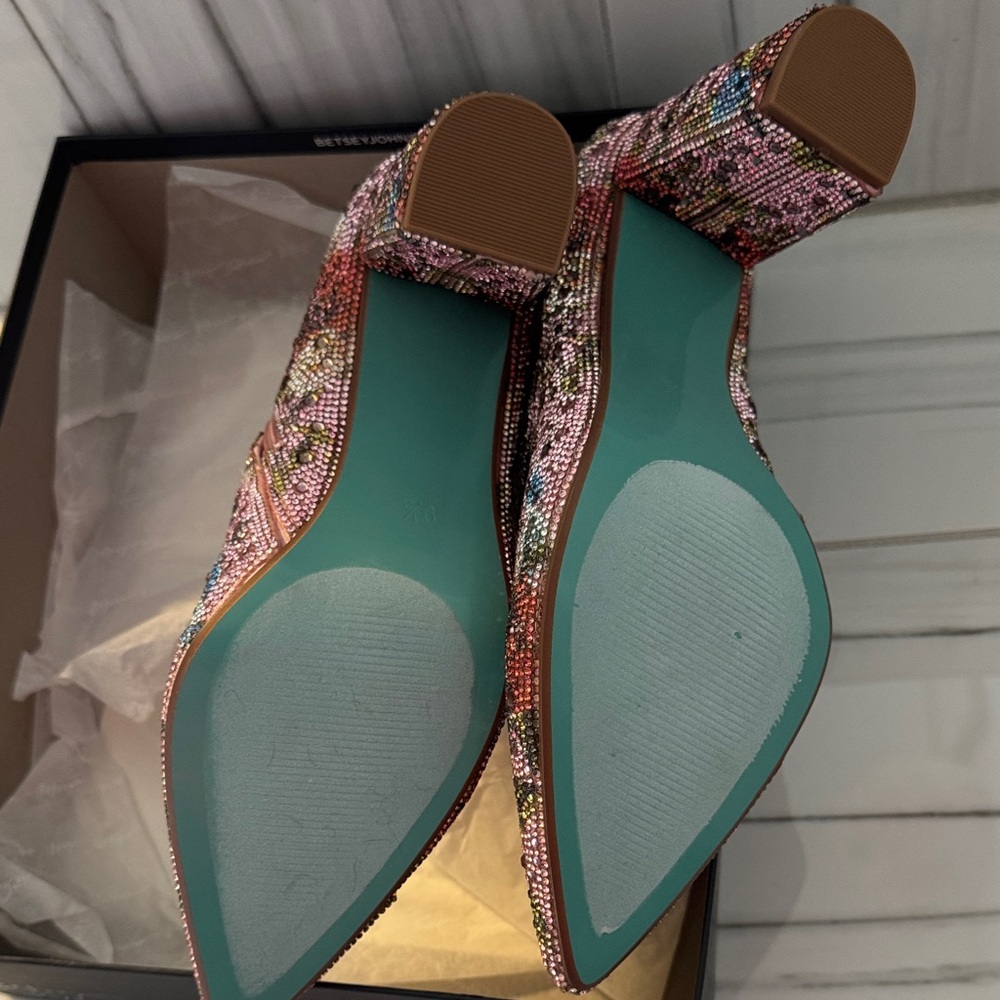 Betsey Johnson Women's Sb-Cady Ankle Boot NWT - Picture 4 of 4